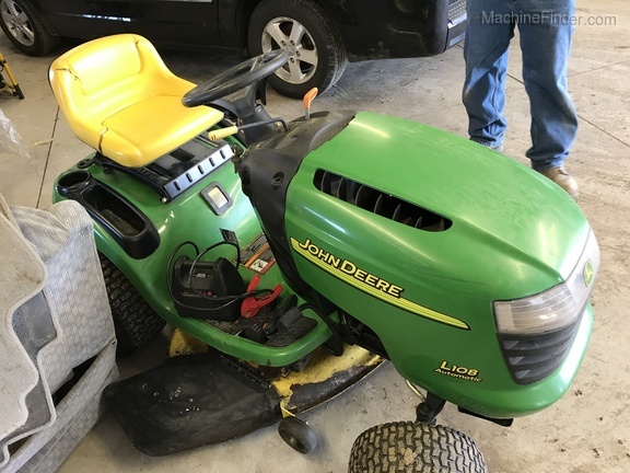 2005 John Deere L108 Grossenburg Implement