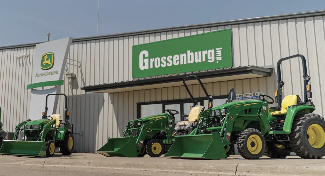 Compact and sub-compact utility tractors