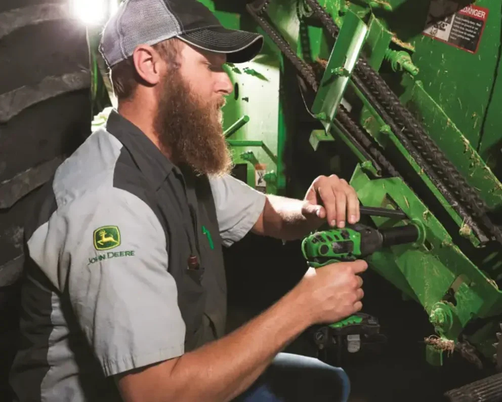 John Deere Tech with drill